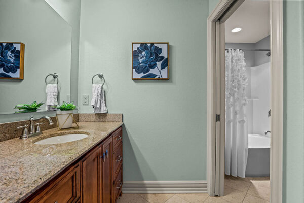 W323N9110-Shadow-Ct,-Hartland---HDR-67